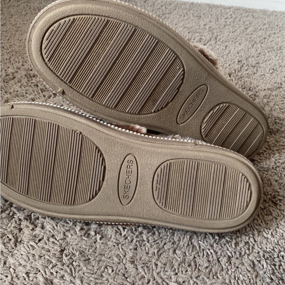 Slippers - Picture 2 of 3